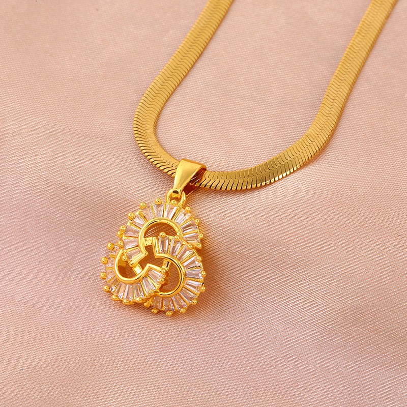 Snake Bones Chain Ginkgo Leaf Pendant Temperament Entry Lux Necklace