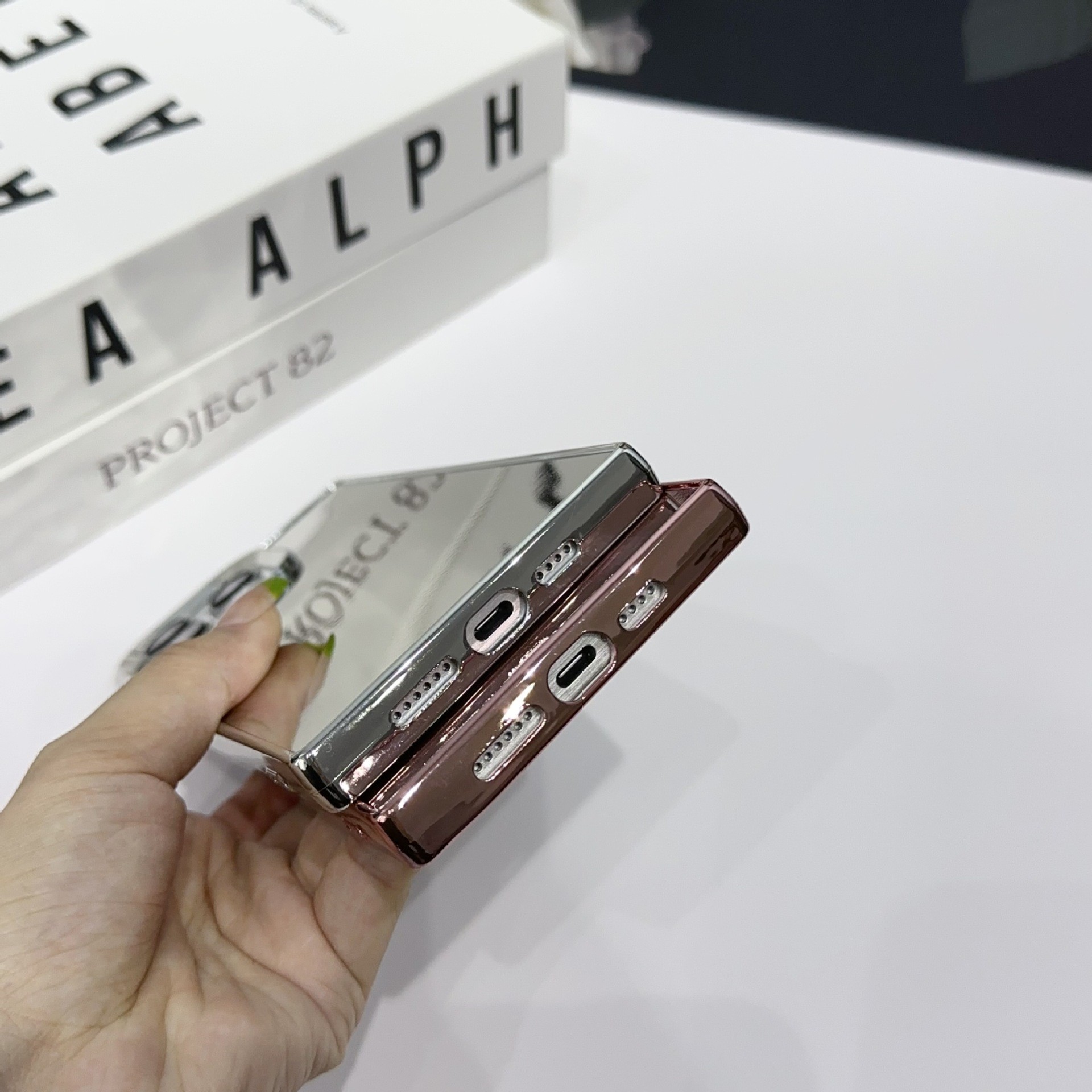 Right-angle Large Hole Electroplating Mirror Drop-resistant Mobile Phone Protective Cover