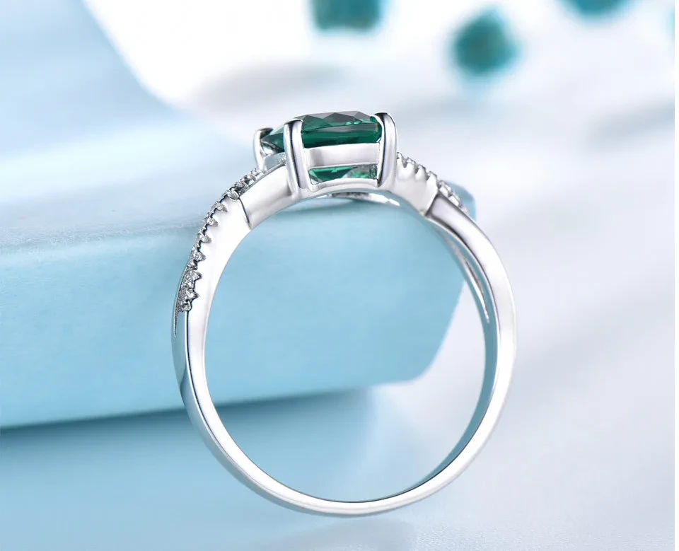 Ladies Emerald Rings