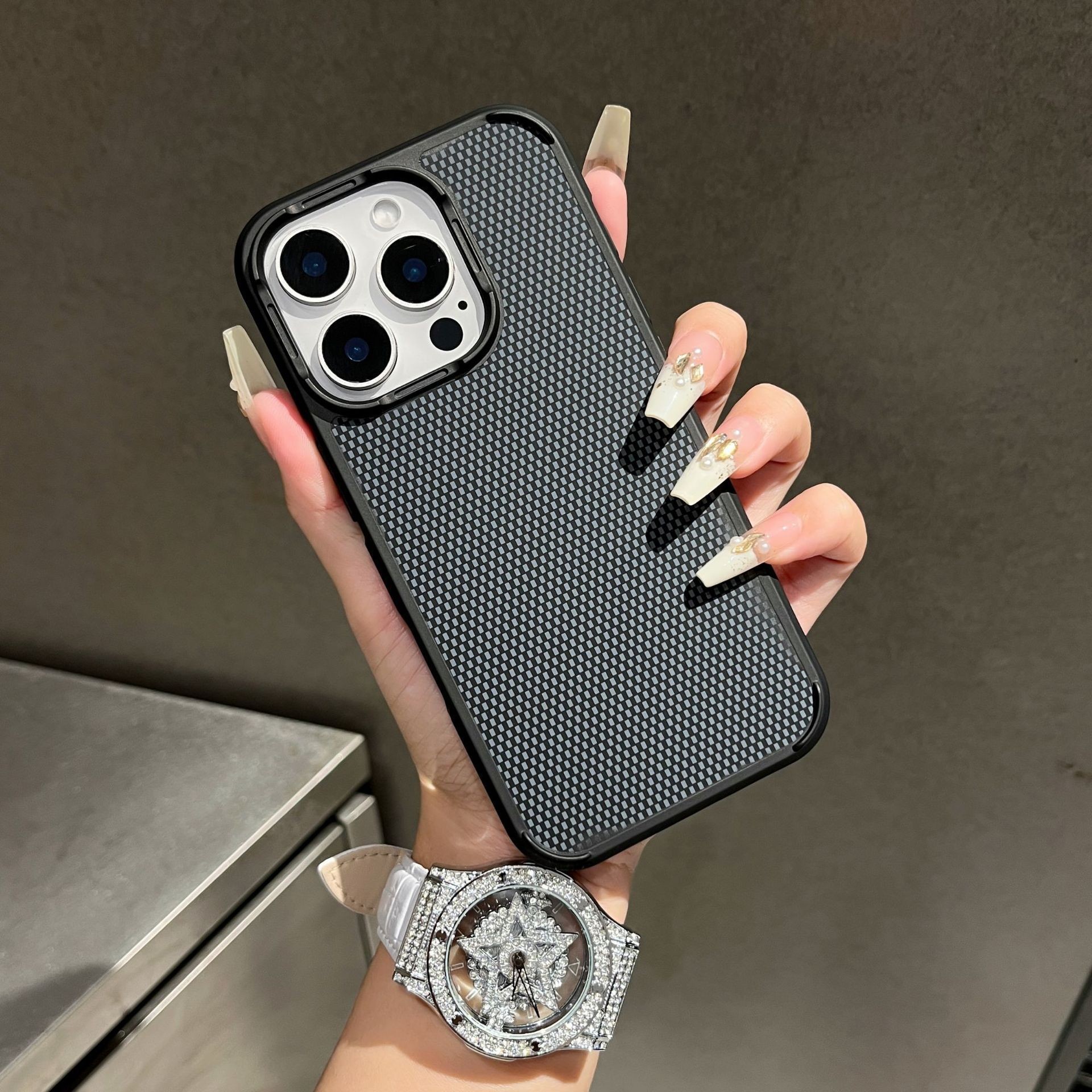 Carbon Fiber Magnetic Suction Shell With A Matte And Anti Drop Feel