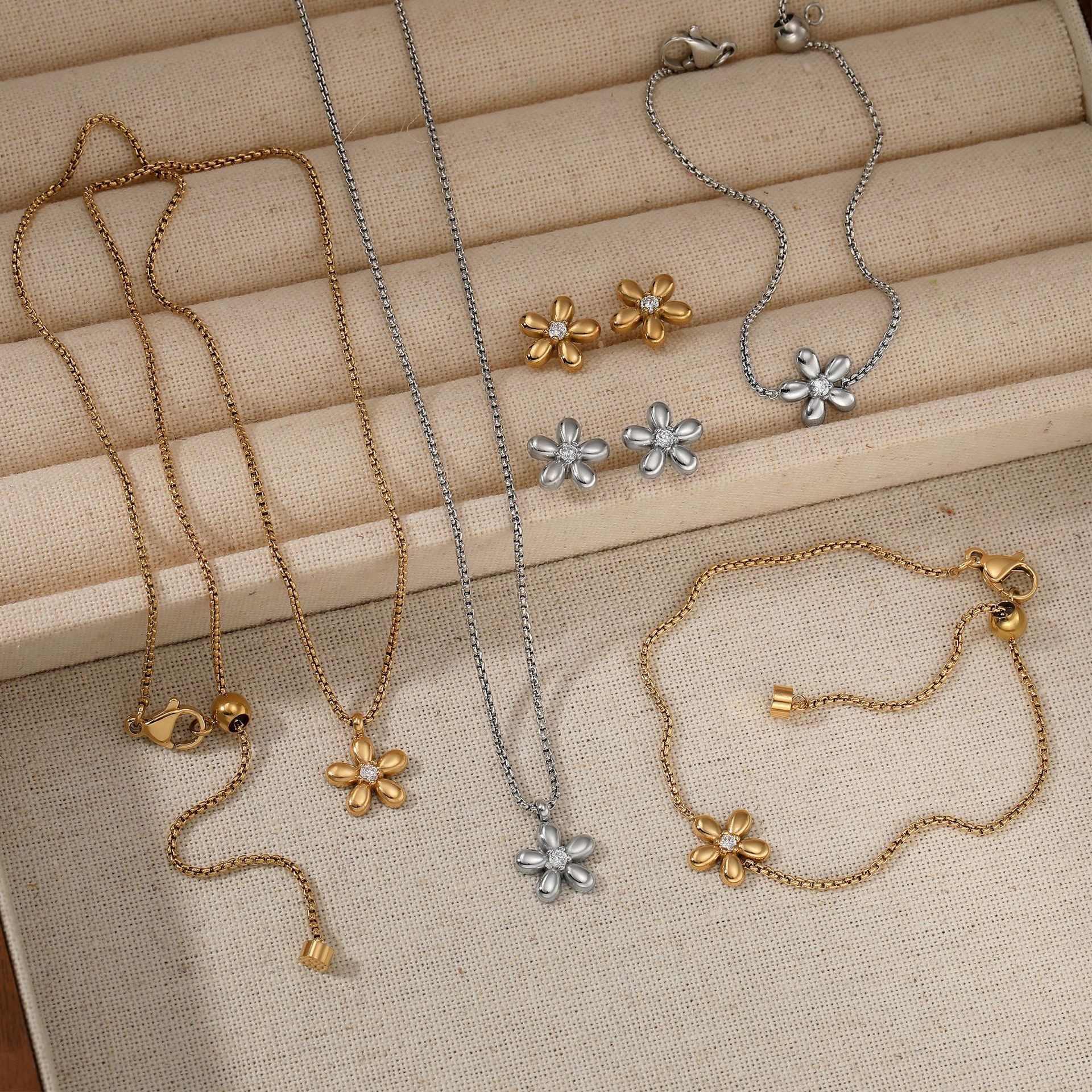 New Stainless Steel Flower Bracelet Necklace And Earring Suit Simple Fashion