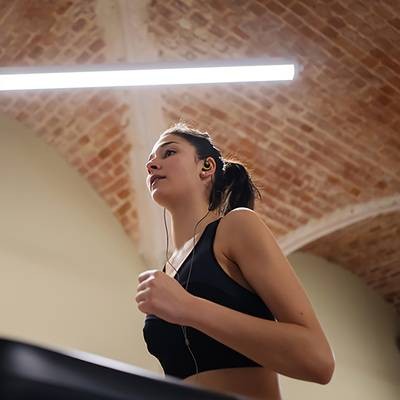 JBL RUN3 Wireless-Inspired Wired Headphones  Closed-Back Sound, Noise-Cancelling Calls & USB-Powered Performance