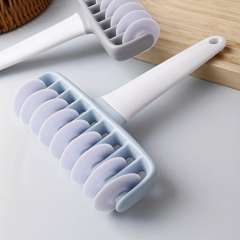 WIEZ Professional Pastry Wheel & Noodle Roller  Durable Plastic Cutter for Dough, Pasta and Baking Prep