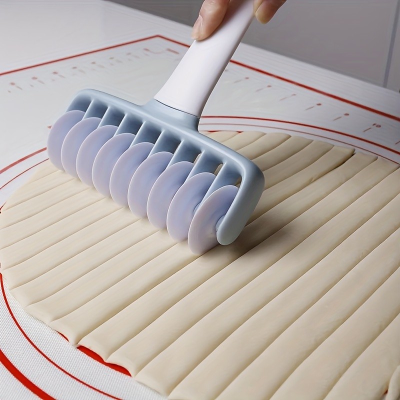 WIEZ Professional Pastry Wheel & Noodle Roller  Durable Plastic Cutter for Dough, Pasta and Baking Prep
