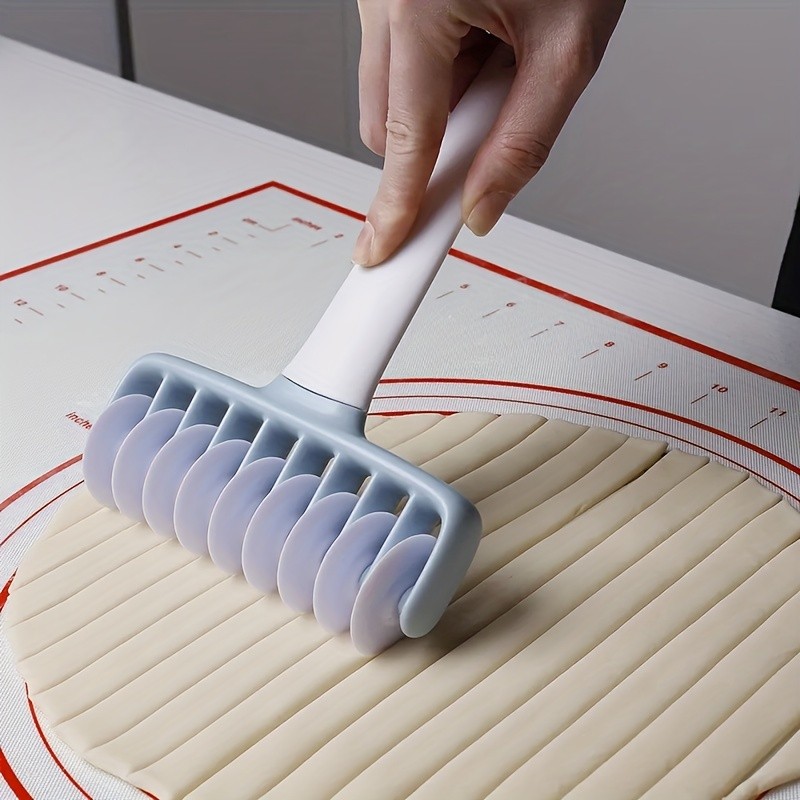 WIEZ Professional Pastry Wheel & Noodle Roller  Durable Plastic Cutter for Dough, Pasta and Baking Prep