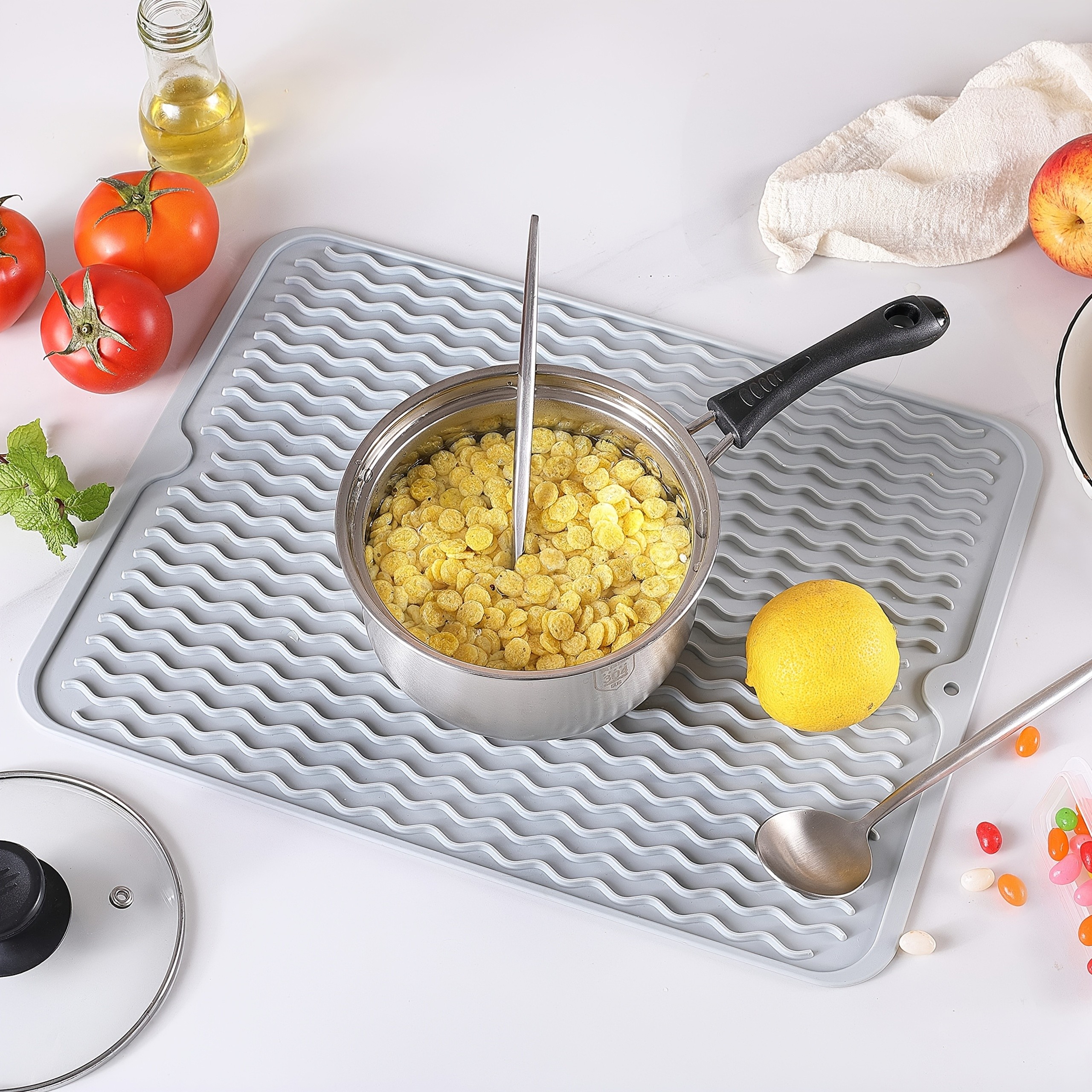 WIEZ Silicone Drain Pad  Large Easy-Clean Drying Mat with Built-In Drainage Holes for Countertops, Sinks & Fridges