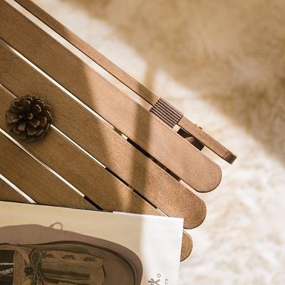 NATUREHIKE Retro Outdoor Folding Table  Portable Wooden Oval Picnic Table with Sturdy Metal Legs