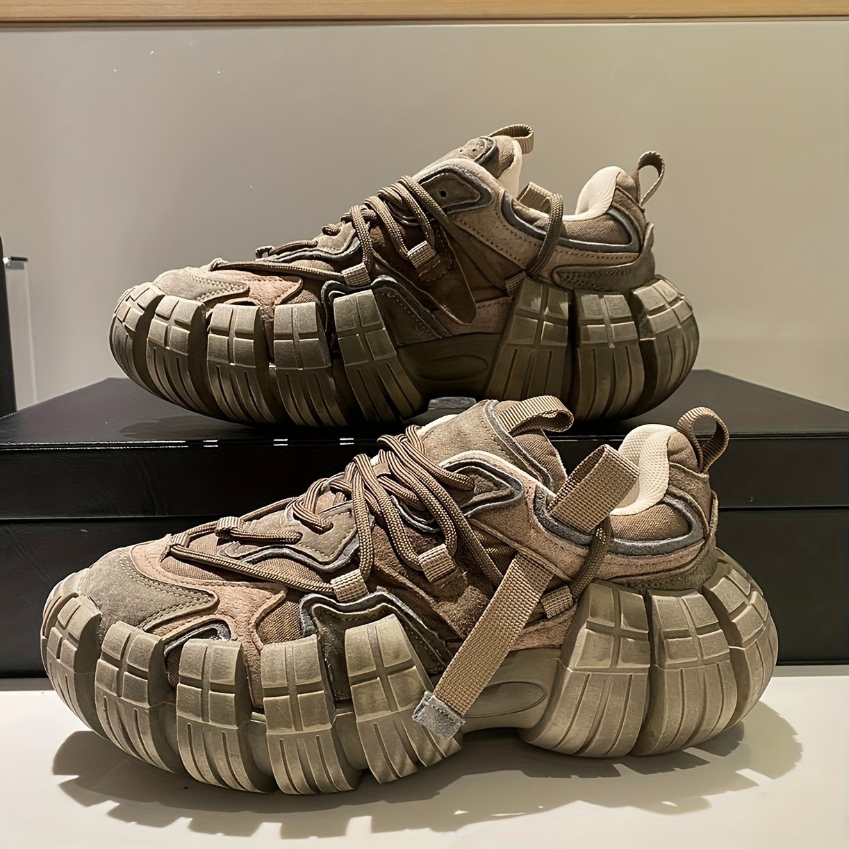 XIOSHENTONG Men's Vintage-Inspired Dad Sneakers