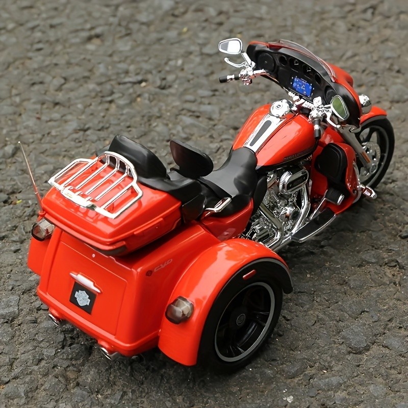 Maisto 1:12 Scale - Davidson CVO Tri Glide 2021 Trike Die-Cast Collectible Motorcycle Model