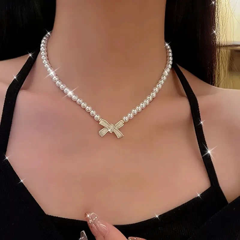 Elegant Pearl Necklace with Rhinestone Bow | Light Luxury Collarbone Chain for Women | Chic & Versatile Fashion Jewelry