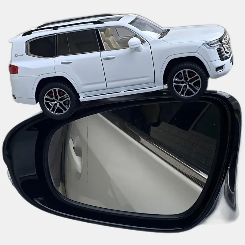 Toyota Land Cruiser 1/24 Scale Diecast Pull-Back Action, Light & Sound Zinc Alloy Toy Car