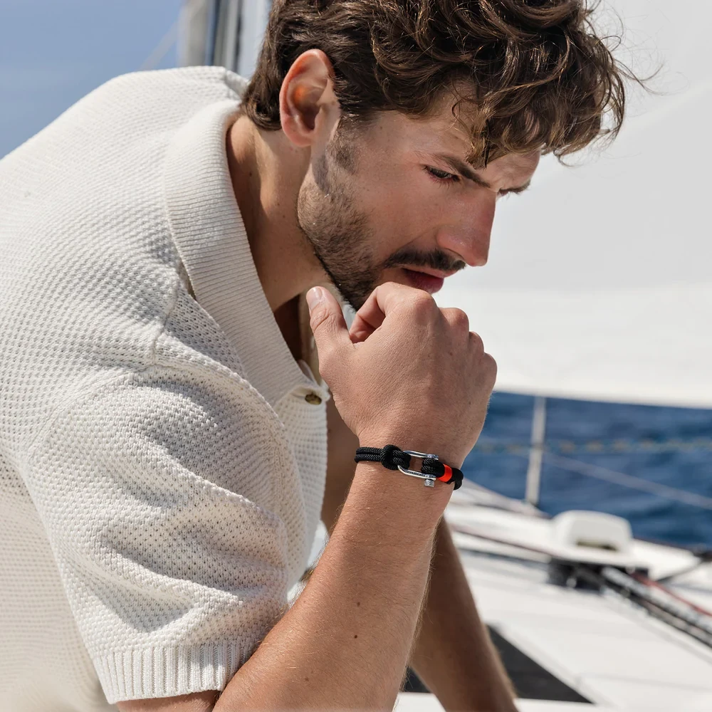 Luxurious Alchor Navy Shackle Bracelet