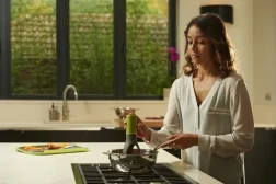 Automatic cooking mixer