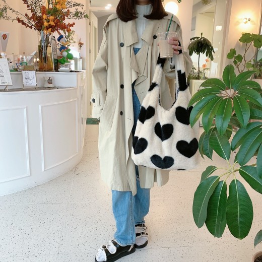 Women's Plush Loving Heart Large Shoulder Bag