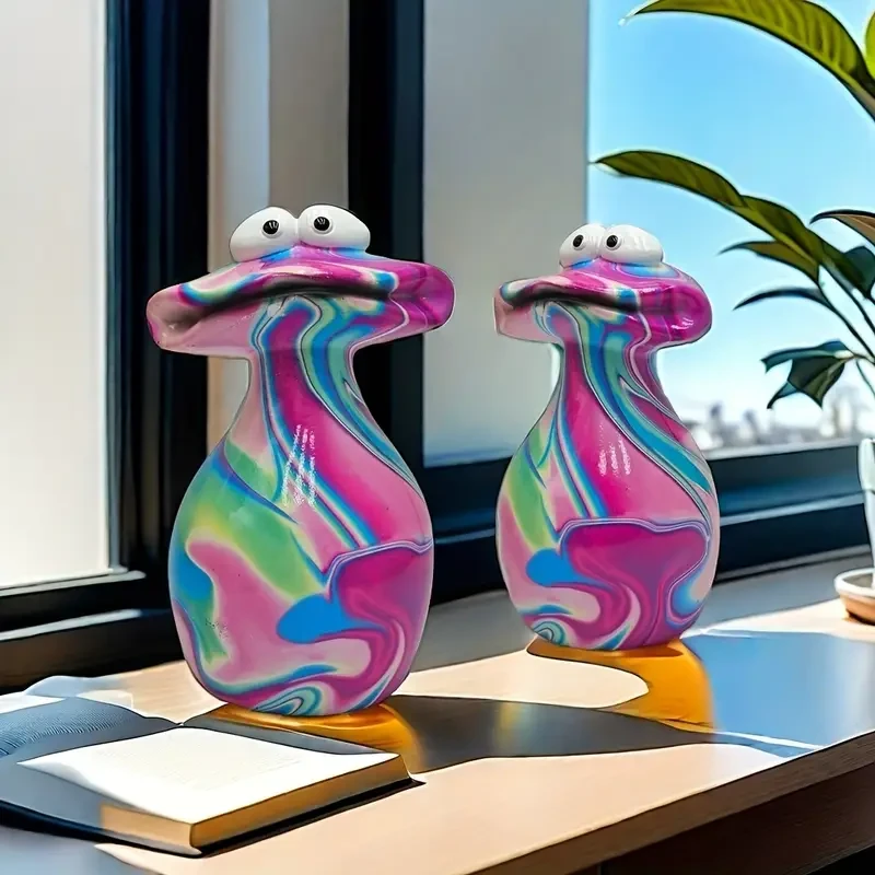 1pc "Rainbow" Big-Mouth Frog Resin Sculpture, Colorful Abstract Art Decor, Fantastical Animal Statue, Unique Gift for Office & Garden, Ideal for Bookshelf & Living Room, Eye-Catching Splatter Paint Style, Home & Christmas Decor, No Power Required