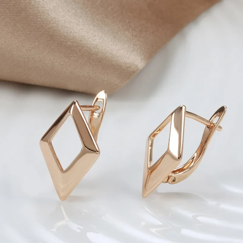 European And American Simple Elegance Retro Hollow Glossy Diamond Earrings