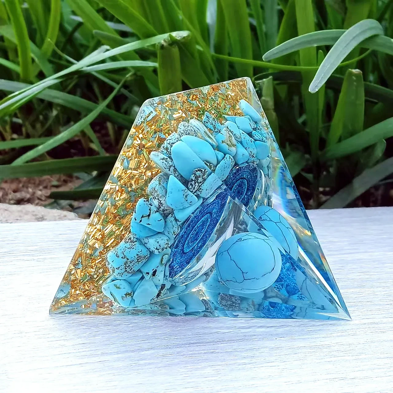 Crystal Stone Pyramid Ornament Crushed Stone Epoxy Resin Crafts
