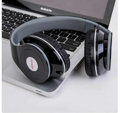 Wireless sports headphones