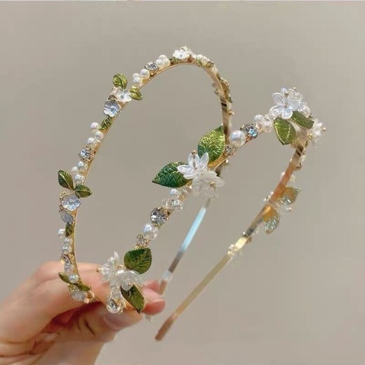 Ladies Go Out With Sweet Pearl Flower Hair Bands