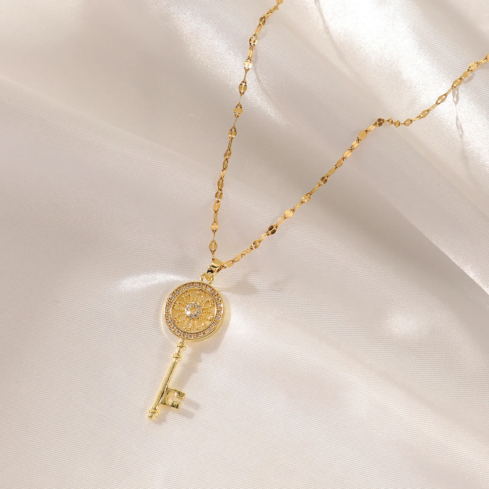 Sunflower Key Necklace For Women, Simple And Fashionable, Luxury And Elegant, Micro Set Zircon Pendant Necklace