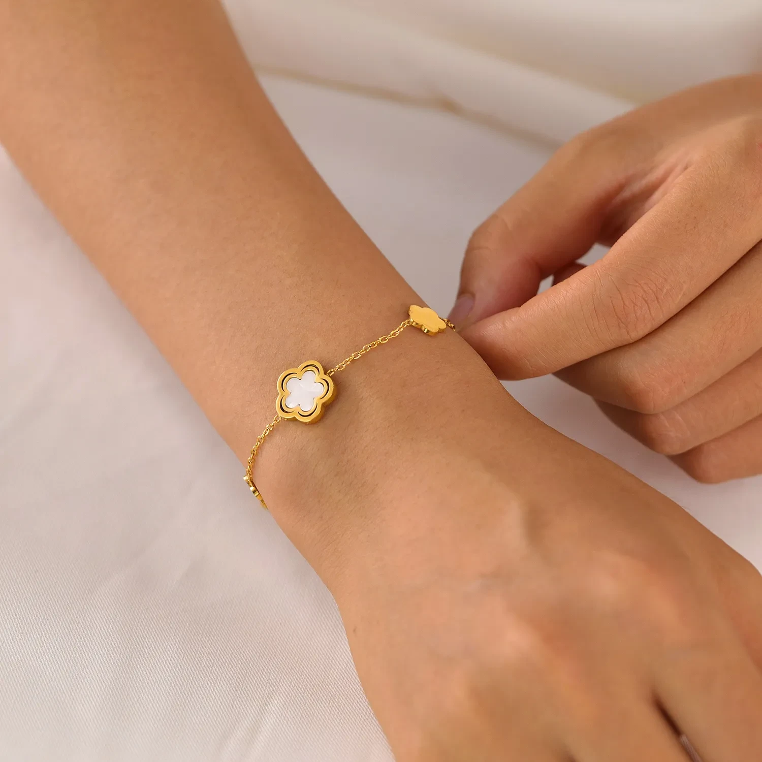 Women's Stainless Steel Hollow Five Petal Flower Mother Shell Bracelet