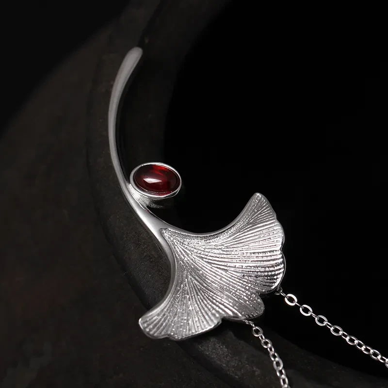 S925 silver leaf inlaid garnet pendant