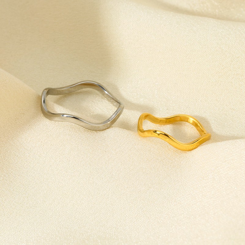 Waterproof 18k Gold Plated Stainless Steel Waved Ring