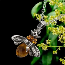 Creative Crystal Diamond Bee Necklace Pendant
