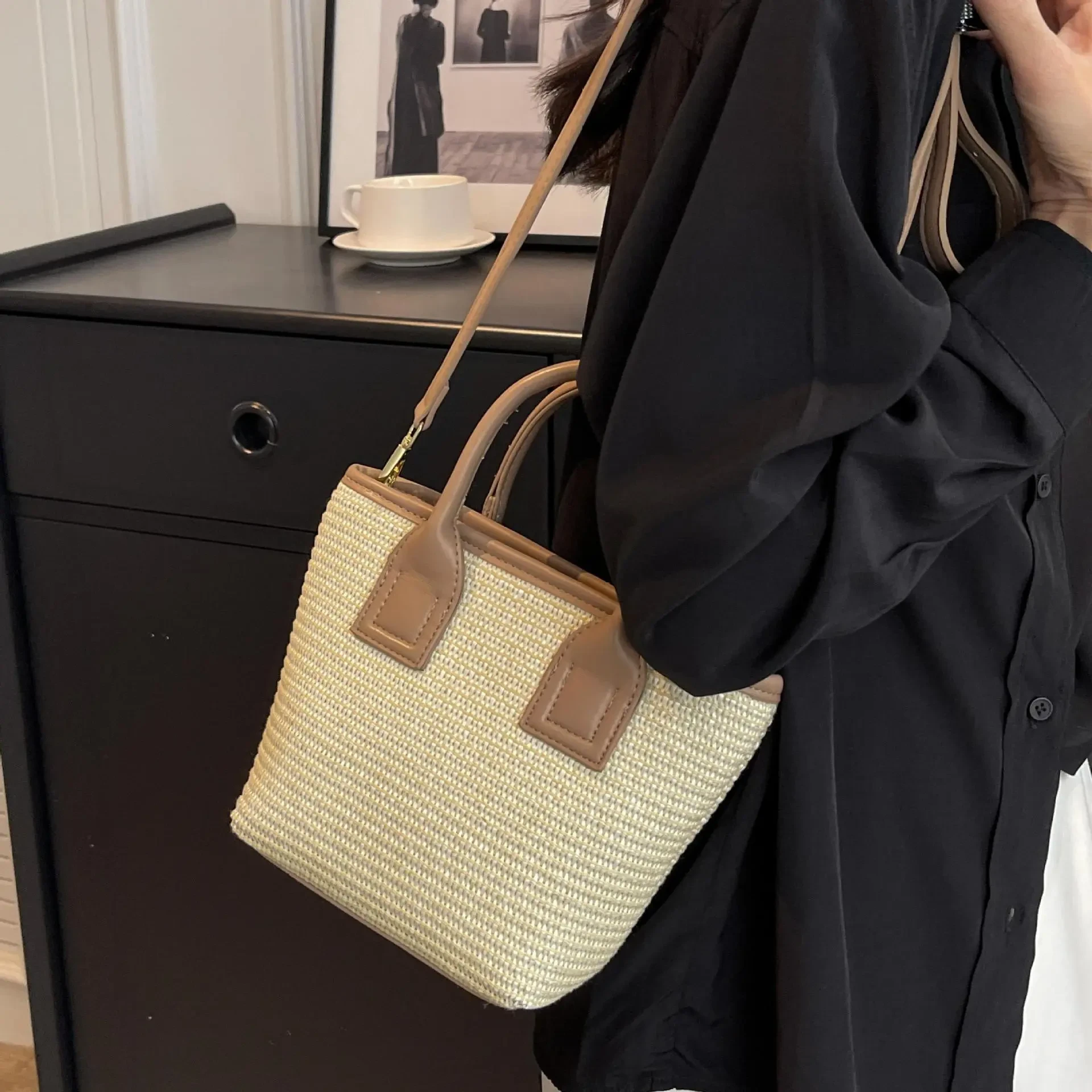 Women's Straw Woven High-grade Portable Bucket Bag