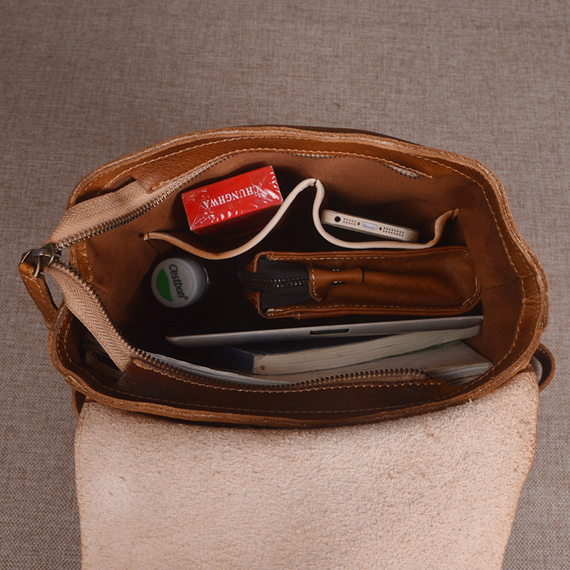 Men's fashion head layer leather, vegetable tanned leather bag, hand polishing color, personalized lady backpack, large capacity computer bag