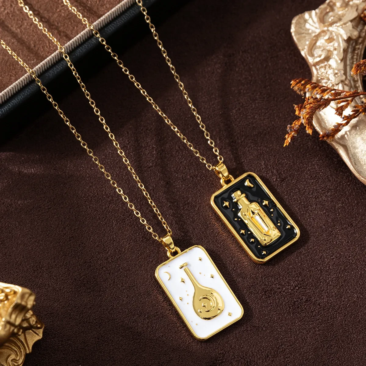 Retro Style Moon Necklace Female Dark Dripping Oil