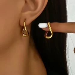 1 Pair of Irregular Shaped Round Earrings  Stainless Steel Electroplated, Fashionable & Classic Style, Ladies Hoop Earrings
