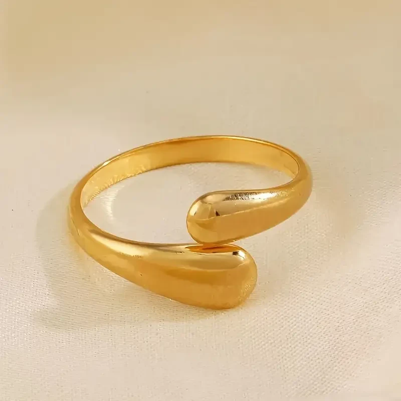 Elegant Golden-Tone Stainless Steel Open Ring A Refined Statement for the Modern Woman