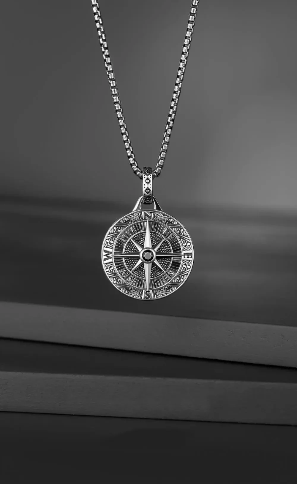 Vintage Compass Pointer Pendant Pendant Men's Hip Hop Necklace