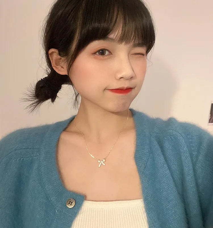 Fashionable Diamond Bow Pendant Necklace