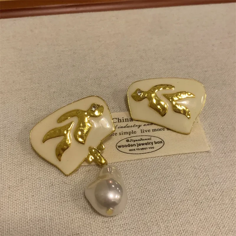 Pearl Pendant Asymmetric Earrings Women