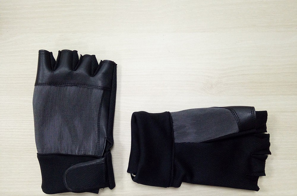 LED Fiber Cloth Luminous Gloves, Holiday Entertainment Performance Props, Adult Colorful Color-Changing Half-Finger Gloves