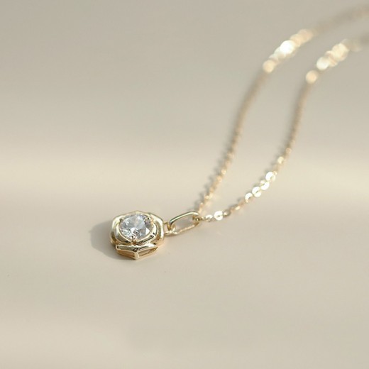 Rose Shaped Pendant With Glittering Flower Temperament
