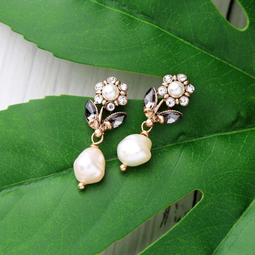 Natural Pearl Crystal Flower Stud Earrings