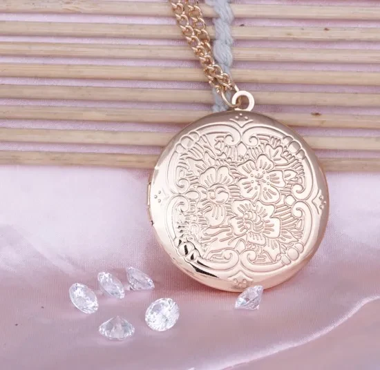 Fashion Simple Photo Box Pendant Necklace