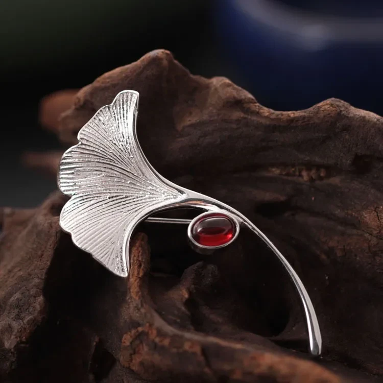 S925 silver leaf inlaid garnet pendant