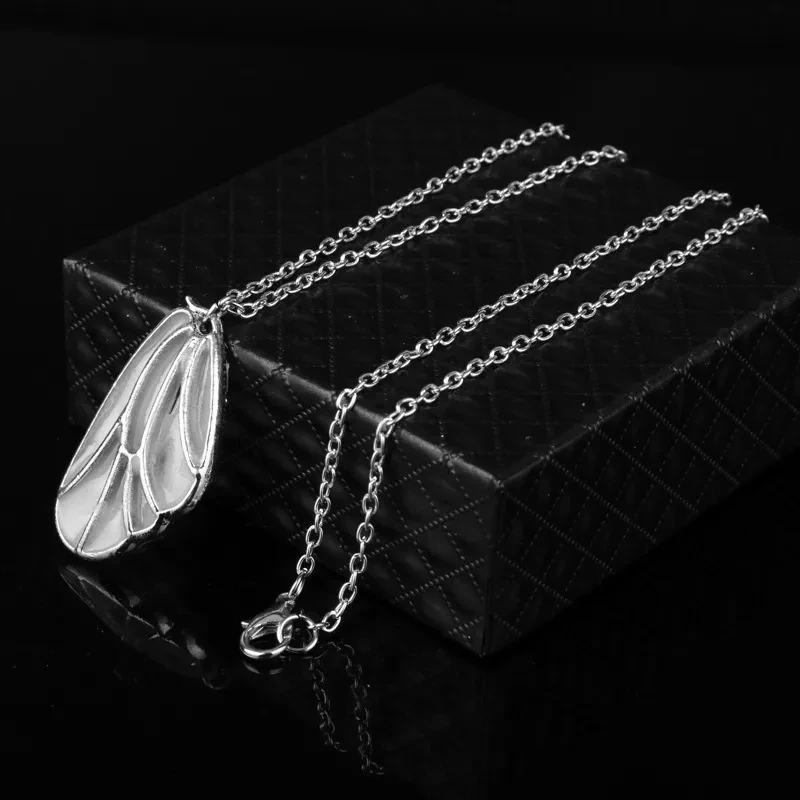 Glowing Wing Shape Butterfly Pendant Necklace