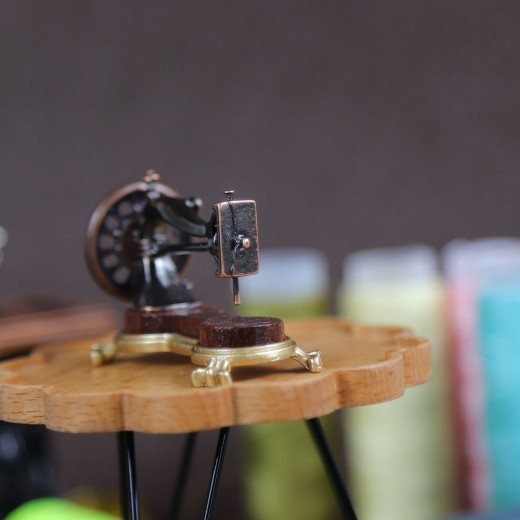 Simulation Mini Hand Sewing Machine Miniature Dollhouse Accessories