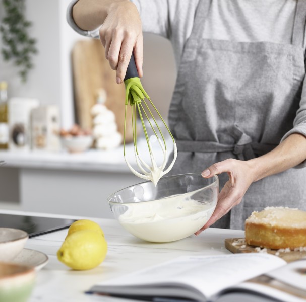 Twist Whisk - Grey/Green - Joseph Joseph