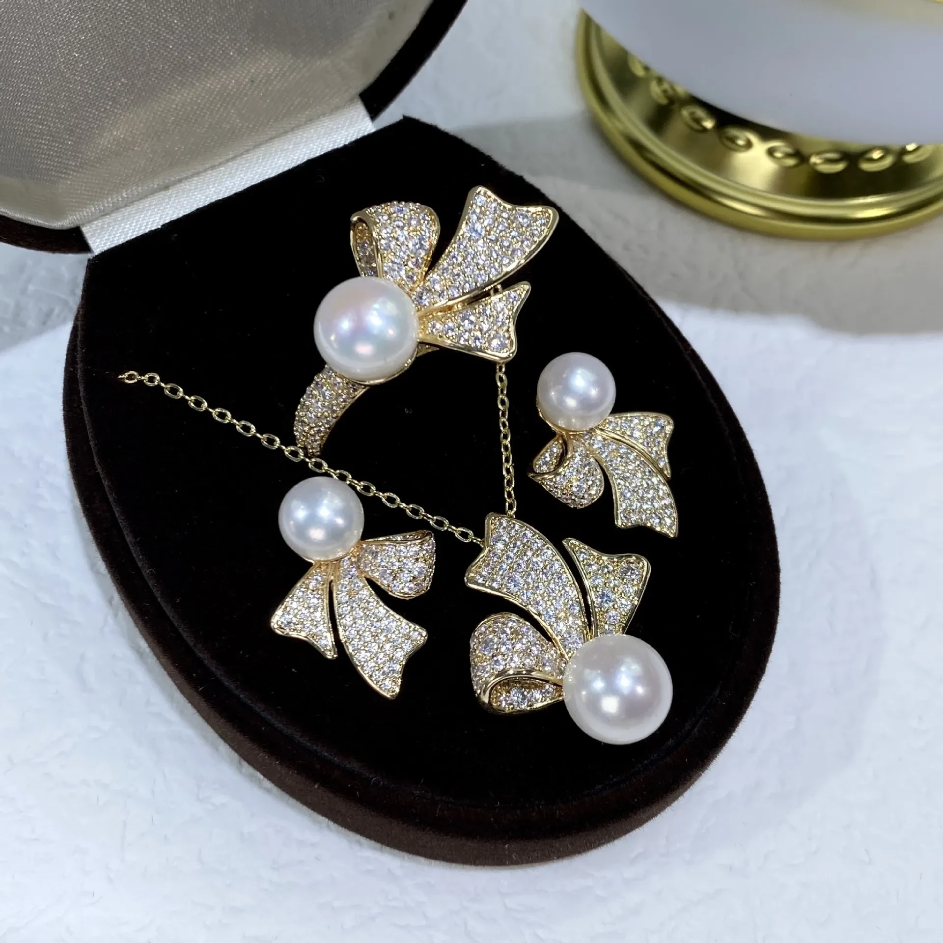 Freshwater Pearl Suit Female Bow