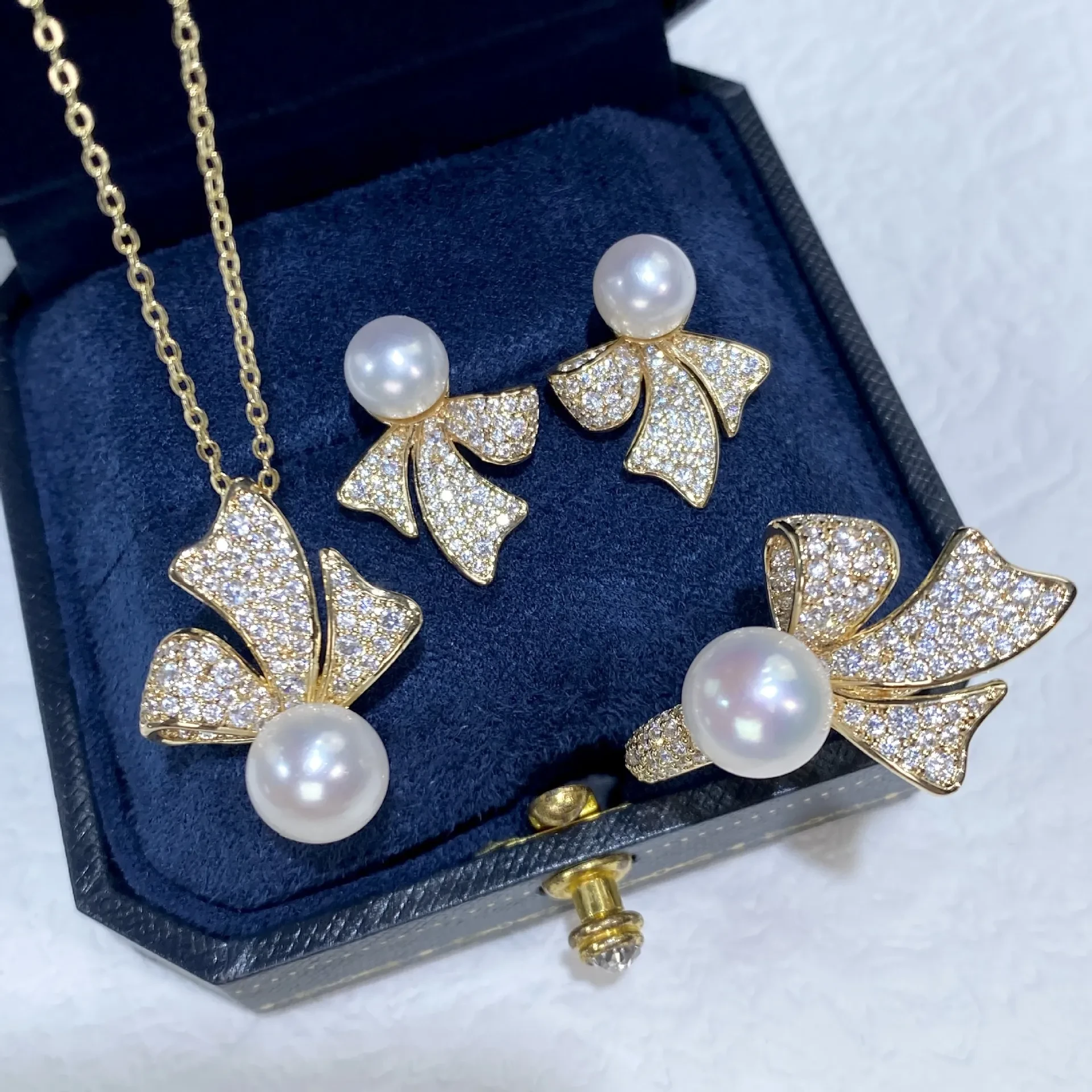 Freshwater Pearl Suit Female Bow