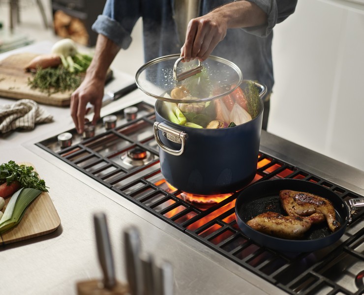 Space 25cm/8.5qt Non-Stick Induction Stock Pot & Lid - Joseph Joseph