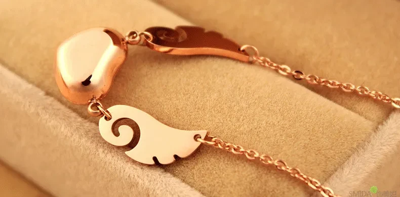 Fashion Heart Pendant Angel Wing Necklace