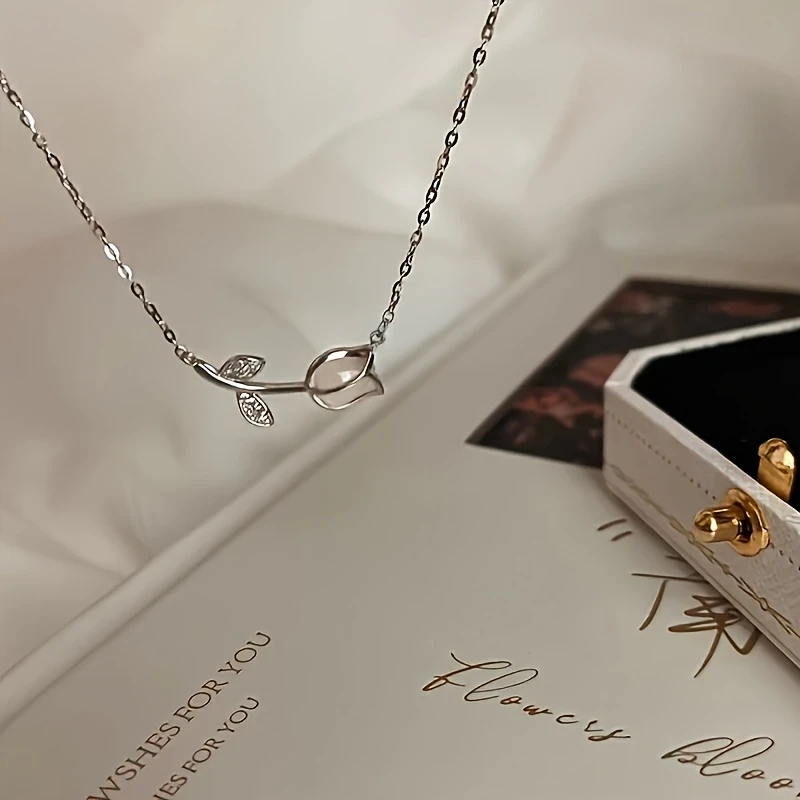 A Minimalist Luxury Tulip Necklace for Women  Perfect for Everyday Wear