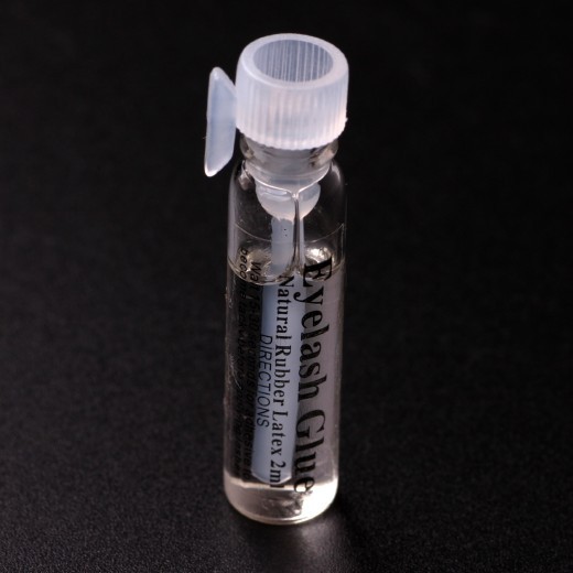 Glass tube eyelash glue